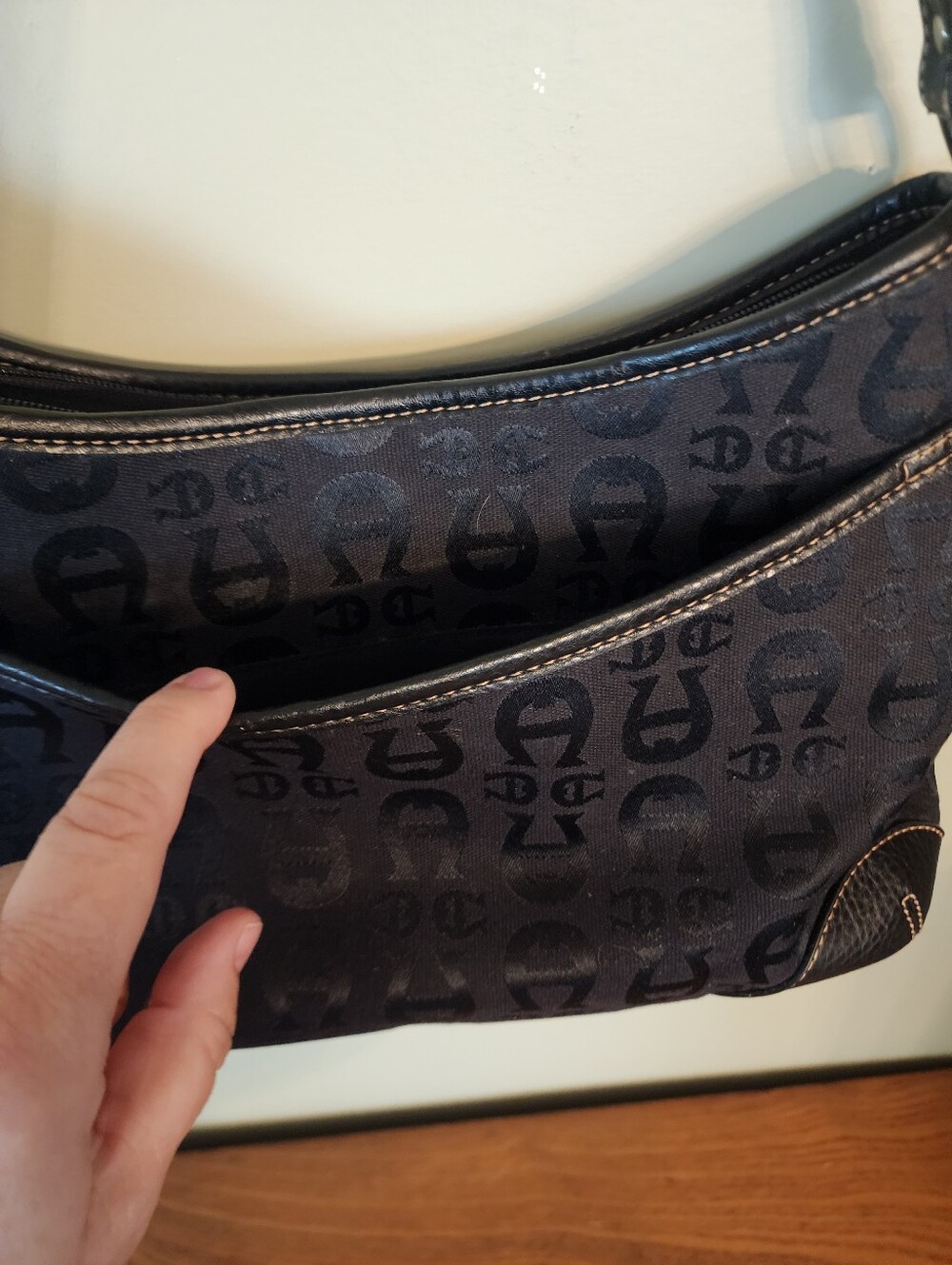 Etienne Aigner Shoulder Bag - Picture 4 of 11